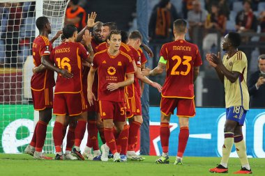 Roma, İtalya 05.10.2023: Roma 'dan Romelu Lukaku 1-0' lık golle UEFA Avrupa Ligi 2023-2024, G grubu, Roma 'daki Olimpiyat Stadyumu' nda AS Roman Servette FC 'ye karşı oynanan futbol karşılaşmasını kutluyor..