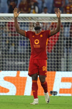 Roma, İtalya 05.10.2023: Roma 'dan Romelu Lukaku 1-0' lık golle UEFA Avrupa Ligi 2023-2024, G grubu, Roma 'daki Olimpiyat Stadyumu' nda AS Roman Servette FC 'ye karşı oynanan futbol karşılaşmasını kutluyor..