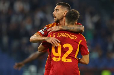 Roma, İtalya 05.10.2023: Romanlardan Lorenzo Pellegrini gol attı ve UEFA Avrupa Ligi 2023-2024, G grubu, AS Roman Servette FC ile Roma 'daki Olimpiyat Stadyumu' nda oynanan futbol karşılaşmasını kutluyor..