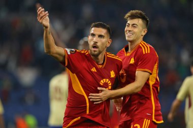 Roma, İtalya 05.10.2023: Romanlardan Lorenzo Pellegrini gol attı ve UEFA Avrupa Ligi 2023-2024, G grubu, AS Roman Servette FC ile Roma 'daki Olimpiyat Stadyumu' nda oynanan futbol karşılaşmasını kutluyor..