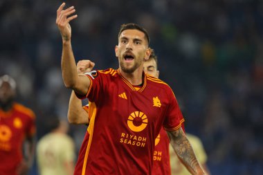 Roma, İtalya 05.10.2023: Romanlardan Lorenzo Pellegrini gol attı ve UEFA Avrupa Ligi 2023-2024, G grubu, AS Roman Servette FC ile Roma 'daki Olimpiyat Stadyumu' nda oynanan futbol karşılaşmasını kutluyor..