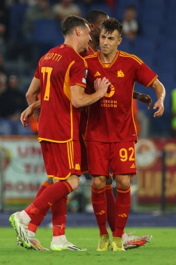 Roma, İtalya 05.10.2023: Roman Andrea Belotti 4-0 'lık golü attı ve UEFA Avrupa Ligi 2023-2024, G grubu, AS Roman Servette FC ile Roma Olimpiyat Stadyumu' nda oynanan futbol karşılaşmasını kutluyor..