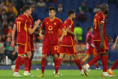 Roma, İtalya 05.10.2023: Roman Andrea Belotti 4-0 'lık golü attı ve UEFA Avrupa Ligi 2023-2024, G grubu, AS Roman Servette FC ile Roma Olimpiyat Stadyumu' nda oynanan futbol karşılaşmasını kutluyor..