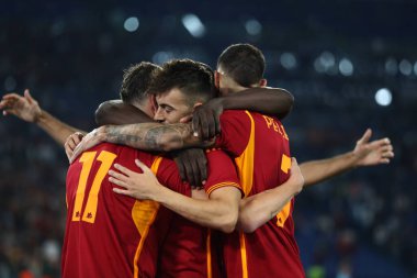 Roma, İtalya 05.10.2023: Roman Andrea Belotti gol attı ve UEFA Avrupa Ligi 2023-2024, G grubu, AS Roman Servette FC ile Roma Olimpiyat Stadyumu 'nda oynanan futbol karşılaşmasını kutluyor..