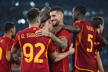 Roma, İtalya 05.10.2023: Roman Andrea Belotti gol attı ve UEFA Avrupa Ligi 2023-2024, G grubu, AS Roman Servette FC ile Roma Olimpiyat Stadyumu 'nda oynanan futbol karşılaşmasını kutluyor..