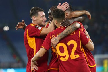 Roma, İtalya 05.10.2023: Romanlardan Lorenzo Pellegrini gol attı ve UEFA Avrupa Ligi 2023-2024, G grubu, AS Roman Servette FC ile Roma 'daki Olimpiyat Stadyumu' nda oynanan futbol karşılaşmasını kutluyor..