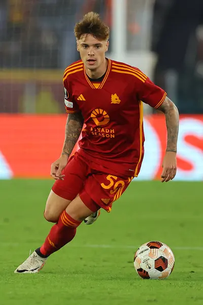 Roma, İtalya 05.10.2023: Romanlardan Nicola Zelewski UEFA Avrupa Ligi 2023-2024, G grubu, Roma 'daki Olimpiyat Stadyumu' nda AS Roman ve Servette FC arasında oynanan futbol karşılaşması sırasında faaliyet gösteriyor.