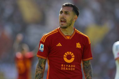 Roma, İtalya 22.10.2023: Roma 'dan Leandro Paredes İtalya Serie A TIM 2023-2024 futbol karşılaşması sırasında, AS Romanlar AC Monza' ya karşı Roma Olimpiyat Stadyumu 'nda mücadele etti..