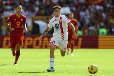 Roma, İtalya 22.10.2023: Monza 'dan Samuele Vignato İtalya Serie A TIM 2023-2024 futbol maçının dokuzuncu gününde Roma Olimpiyat Stadyumu' nda AS Roma - AC Monza karşılaşması arasında hareket halinde..