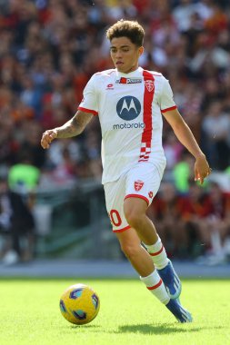 Roma, İtalya 22.10.2023: Monza 'dan Samuele Vignato İtalya Serie A TIM 2023-2024 futbol maçının dokuzuncu gününde Roma Olimpiyat Stadyumu' nda AS Roma - AC Monza karşılaşması arasında hareket halinde..