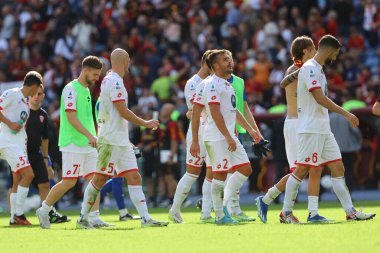 Roma, İtalya 22.10.2023: Monza oyuncuları İtalya Serie A TIM 2023-2024 futbol maçının dokuzuncu gününde Roma 'daki Olimpiyat Stadyumu' nda AS Roman - AC Monza maçı arasında mağlup oldu..