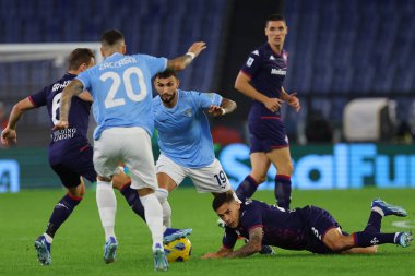Roma, İtalya 30.10.2023: Lazio 'dan Taty Castellanos, Fiorentina' dan Maxime Lopez İtalya Serisi A TIM 2023-2024 futbol maçının 10. gününde Roma 'daki Olimpiyat Stadyumu' nda SS Lazio 'ya karşı ACF Fiorentina.