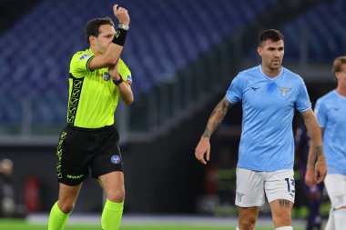Roma, İtalya 30.10.2023: Hakem Mercernaro İtalya Serie A TIM 2023-2024 futbol maçının 10. gününde, SS Lazio 'nun ACF Fiorentina' ya karşı Roma Olimpiyat Stadyumu 'nda oynadığı maçta attığı golü sildi.
