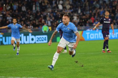 Roma, İtalya 30.10.2023: Lazio 'lu Ciro Immobile penaltıyı 1-0 yendi ve İtalya Serie A TIM 2023-2024 futbol karşılaşmasının 10. gününde Roma Olimpiyat Stadyumu' nda SS Lazio ile ACF Fiorentina arasında kutluyor..