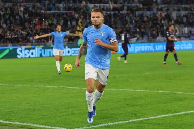 Roma, İtalya 30.10.2023: Lazio 'lu Ciro Immobile penaltıyı 1-0 yendi ve İtalya Serie A TIM 2023-2024 futbol karşılaşmasının 10. gününde Roma Olimpiyat Stadyumu' nda SS Lazio ile ACF Fiorentina arasında kutluyor..