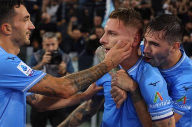 Roma, İtalya 30.10.2023: Lazio 'lu Ciro Immobile penaltıyı 1-0 yendi ve İtalya Serie A TIM 2023-2024 futbol karşılaşmasının 10. gününde Roma Olimpiyat Stadyumu' nda SS Lazio ile ACF Fiorentina arasında kutluyor..