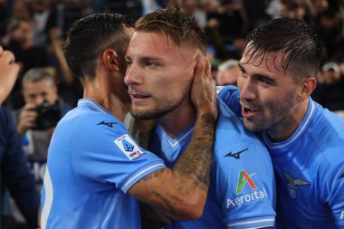 Roma, İtalya 30.10.2023: Lazio 'lu Ciro Immobile penaltıyı 1-0 yendi ve İtalya Serie A TIM 2023-2024 futbol karşılaşmasının 10. gününde Roma Olimpiyat Stadyumu' nda SS Lazio ile ACF Fiorentina arasında kutluyor..