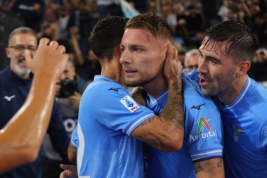Roma, İtalya 30.10.2023: Lazio 'lu Ciro Immobile penaltıyı 1-0 yendi ve İtalya Serie A TIM 2023-2024 futbol karşılaşmasının 10. gününde Roma Olimpiyat Stadyumu' nda SS Lazio ile ACF Fiorentina arasında kutluyor..
