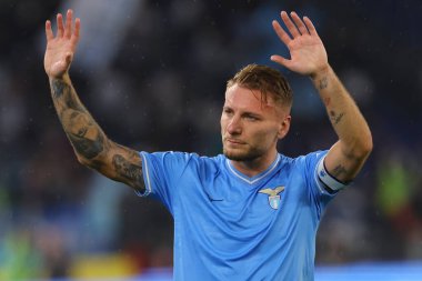 Roma, İtalya 30.10.2023: Lazio 'lu Ciro Immobile penaltıyı 1-0 yendi ve İtalya Serie A TIM 2023-2024 futbol karşılaşmasının 10. gününde Roma Olimpiyat Stadyumu' nda SS Lazio ile ACF Fiorentina arasında kutluyor..