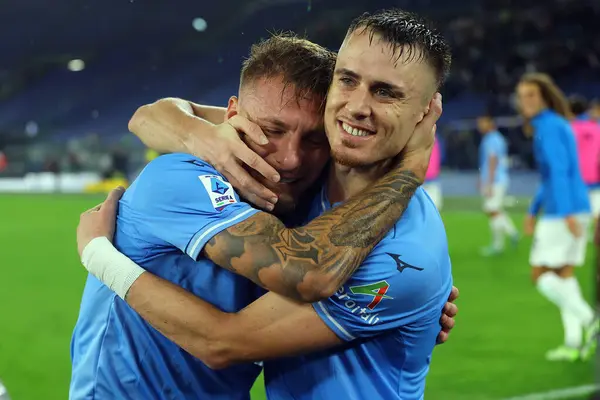 Roma, İtalya 30.10.2023: Lazio 'lu Ciro Immobile penaltıyı 1-0 yendi ve İtalya Serie A TIM 2023-2024 futbol karşılaşmasının 10. gününde Roma Olimpiyat Stadyumu' nda SS Lazio ile ACF Fiorentina arasında kutluyor..
