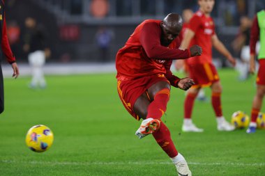 Roma, İtalya 06.11.2023: Roma 'dan Romelu Lukaku İtalya Serie A TIM 2023-2024 futbol karşılaşması öncesinde ısınırken, AS Roma ABD Lecce' ye karşı Roma Olimpiyat Stadyumu 'nda.