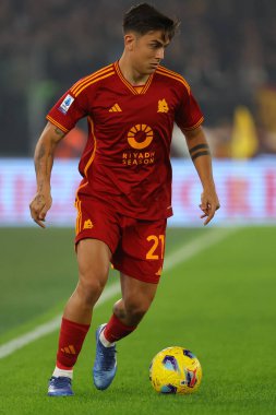Roma, İtalya 06.11.2023: İtalyan Paulo Dybala İtalya Serie A TIM 2023-2024 futbol karşılaşmasında, AS Romanları ABD Lecce 'ye karşı Roma Olimpiyat Stadyumu' nda karşı karşıya.