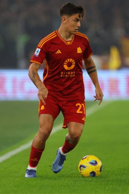 Roma, İtalya 06.11.2023: İtalyan Paulo Dybala İtalya Serie A TIM 2023-2024 futbol karşılaşmasında, AS Romanları ABD Lecce 'ye karşı Roma Olimpiyat Stadyumu' nda karşı karşıya.