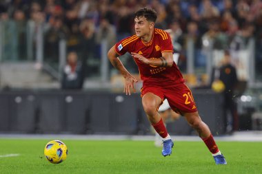 Roma, İtalya 06.11.2023: İtalyan Paulo Dybala İtalya Serie A TIM 2023-2024 futbol karşılaşmasında, AS Romanları ABD Lecce 'ye karşı Roma Olimpiyat Stadyumu' nda karşı karşıya.