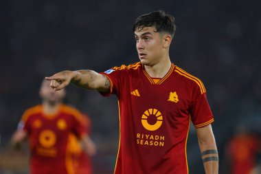 Roma, İtalya 06.11.2023: İtalyan Paulo Dybala İtalya Serie A TIM 2023-2024 futbol karşılaşmasında, AS Romanları ABD Lecce 'ye karşı Roma Olimpiyat Stadyumu' nda karşı karşıya.