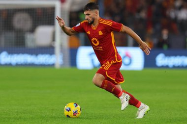 Roma, İtalya 06.11.2023: İtalyan Houssem Aouar İtalya Serie A TIM 2023-2024 futbol karşılaşmasında, AS Romanları ABD Lecce 'ye karşı Roma Olimpiyat Stadyumu' nda karşı karşıya.