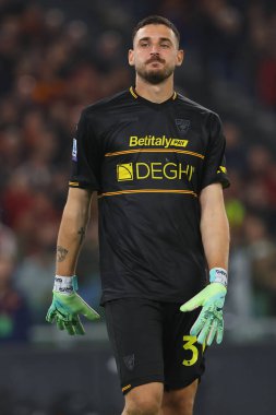 Roma, İtalya 06.11.2023: İtalya Serie A TIM 2023-2024 futbol karşılaşmasında Leccein 'li Falcone, Roma' daki Olimpiyat Stadyumu 'nda AS Romanlar ABD Lecce' ye karşı.