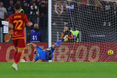 Roma, İtalya 06.11.2023: Lecce 'li Askildsen İtalya Serie A TIM 2023-2024 futbol karşılaşmasında gol attı, AS Romanlar ABD Lecce' ye karşı Roma Olimpiyat Stadyumu 'nda.