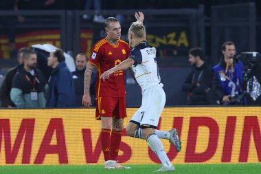 Roma, İtalya 06.11.2023: Lecce 'li Askildsen İtalya Serie A TIM 2023-2024 futbol karşılaşmasında gol attı, AS Romanlar ABD Lecce' ye karşı Roma Olimpiyat Stadyumu 'nda.
