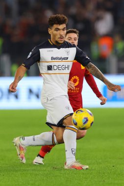 Roma, İtalya 06.11.2023: İtalya Serie A TIM 2023-2024 futbol maçının 11. gününde Lecce 'li Gendrey, Roma' daki Olimpiyat Stadyumu 'nda AS Romanlar ABD Lecce' ye karşı..