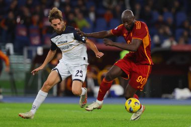 Roma, İtalya 06.11.2023: Lecce 'den Gallo, Roma' dan Romelu Lukaku golü attı ve İtalya Serie A TIM 2023-2024 futbol karşılaşması 11 gün, Roma 'daki Olimpiyat Stadyumu' nda AS Romanlar ABD Lecce 'ye karşı.