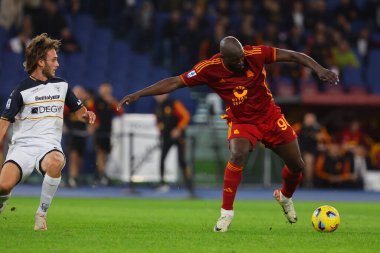 Roma, İtalya 06.11.2023: Lecce 'den Gallo, Roma' dan Romelu Lukaku golü attı ve İtalya Serie A TIM 2023-2024 futbol karşılaşması 11 gün, Roma 'daki Olimpiyat Stadyumu' nda AS Romanlar ABD Lecce 'ye karşı.
