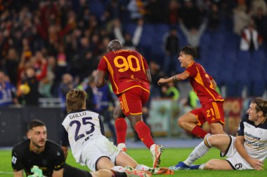 Roma, İtalya 06.11.2023: Romanlardan Romelu Lukaku golü attı ve İtalya Serie A TIM 2023-2024 futbol karşılaşmasının 11. gününde takımla birlikte kutladı, AS Romanları ABD Lecce 'ye karşı Roma Olimpiyat Stadyumu' nda.