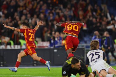 Roma, İtalya 06.11.2023: Romanlardan Romelu Lukaku golü attı ve İtalya Serie A TIM 2023-2024 futbol karşılaşmasının 11. gününde takımla birlikte kutladı, AS Romanları ABD Lecce 'ye karşı Roma Olimpiyat Stadyumu' nda.