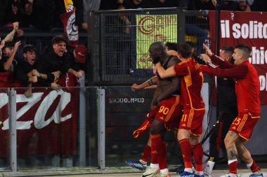 Roma, İtalya 06.11.2023: Romanlardan Romelu Lukaku golü attı ve İtalya Serie A TIM 2023-2024 futbol karşılaşmasının 11. gününde takımla birlikte kutladı, AS Romanları ABD Lecce 'ye karşı Roma Olimpiyat Stadyumu' nda.