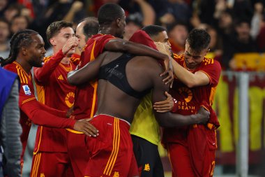 Roma, İtalya 06.11.2023: Romanlardan Romelu Lukaku golü attı ve İtalya Serie A TIM 2023-2024 futbol karşılaşmasının 11. gününde takımla birlikte kutladı, AS Romanları ABD Lecce 'ye karşı Roma Olimpiyat Stadyumu' nda.