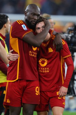 Roma, İtalya 06.11.2023: Romanlardan Romelu Lukaku golü attı ve İtalya Serie A TIM 2023-2024 futbol karşılaşmasının 11. gününde takımla birlikte kutladı, AS Romanları ABD Lecce 'ye karşı Roma Olimpiyat Stadyumu' nda.