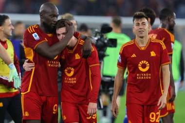 Roma, İtalya 06.11.2023: Romanlardan Romelu Lukaku golü attı ve İtalya Serie A TIM 2023-2024 futbol karşılaşmasının 11. gününde takımla birlikte kutladı, AS Romanları ABD Lecce 'ye karşı Roma Olimpiyat Stadyumu' nda.