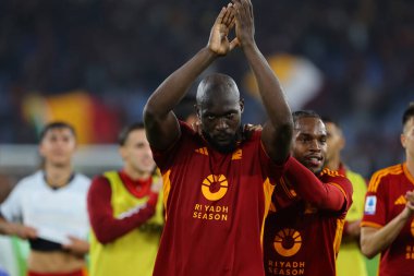 Roma, İtalya 06.11.2023: Romanlardan Romelu Lukaku golü attı ve İtalya Serie A TIM 2023-2024 futbol karşılaşmasının 11. gününde takımla birlikte kutladı, AS Romanları ABD Lecce 'ye karşı Roma Olimpiyat Stadyumu' nda.