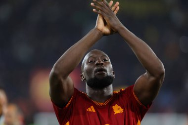 Roma, İtalya 06.11.2023: Romanlardan Romelu Lukaku golü attı ve İtalya Serie A TIM 2023-2024 futbol karşılaşmasının 11. gününde takımla birlikte kutladı, AS Romanları ABD Lecce 'ye karşı Roma Olimpiyat Stadyumu' nda.