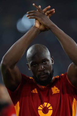 Roma, İtalya 06.11.2023: Romanlardan Romelu Lukaku golü attı ve İtalya Serie A TIM 2023-2024 futbol karşılaşmasının 11. gününde takımla birlikte kutladı, AS Romanları ABD Lecce 'ye karşı Roma Olimpiyat Stadyumu' nda.