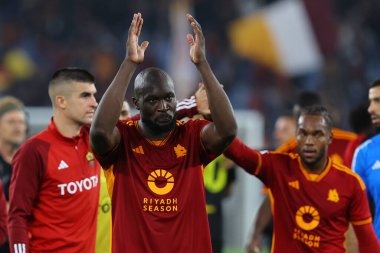 Roma, İtalya 06.11.2023: Roma 'dan Romelu Lukaku İtalya Serie A TIM 2023-2024 futbol karşılaşmasının 11. gününde zaferi kutladı, AS Romanları ABD Lecce' ye karşı Roma Olimpiyat Stadyumu 'nda.