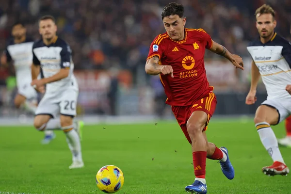 Roma, İtalya 06.11.2023: İtalyan Paulo Dybala İtalya Serie A TIM 2023-2024 futbol karşılaşmasında, AS Romanları ABD Lecce 'ye karşı Roma Olimpiyat Stadyumu' nda karşı karşıya.