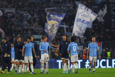 Roma, İtalya 07.11.2023: Lazio oyuncuları Uefa Şampiyonlar Ligi 2023-2024, E grubu, SS Lazio ile Feyenoord arasındaki Roma Olimpiyat Stadyumu 'nda 1-0' lık galibiyetini kutladılar..