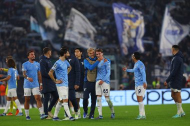 Roma, İtalya 07.11.2023: Lazio oyuncuları Uefa Şampiyonlar Ligi 2023-2024, E grubu, SS Lazio ile Feyenoord arasındaki Roma Olimpiyat Stadyumu 'nda 1-0' lık galibiyetini kutladılar..