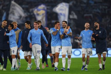 Roma, İtalya 07.11.2023: Lazio oyuncuları Uefa Şampiyonlar Ligi 2023-2024, E grubu, SS Lazio ile Feyenoord arasındaki Roma Olimpiyat Stadyumu 'nda 1-0' lık galibiyetini kutladılar..